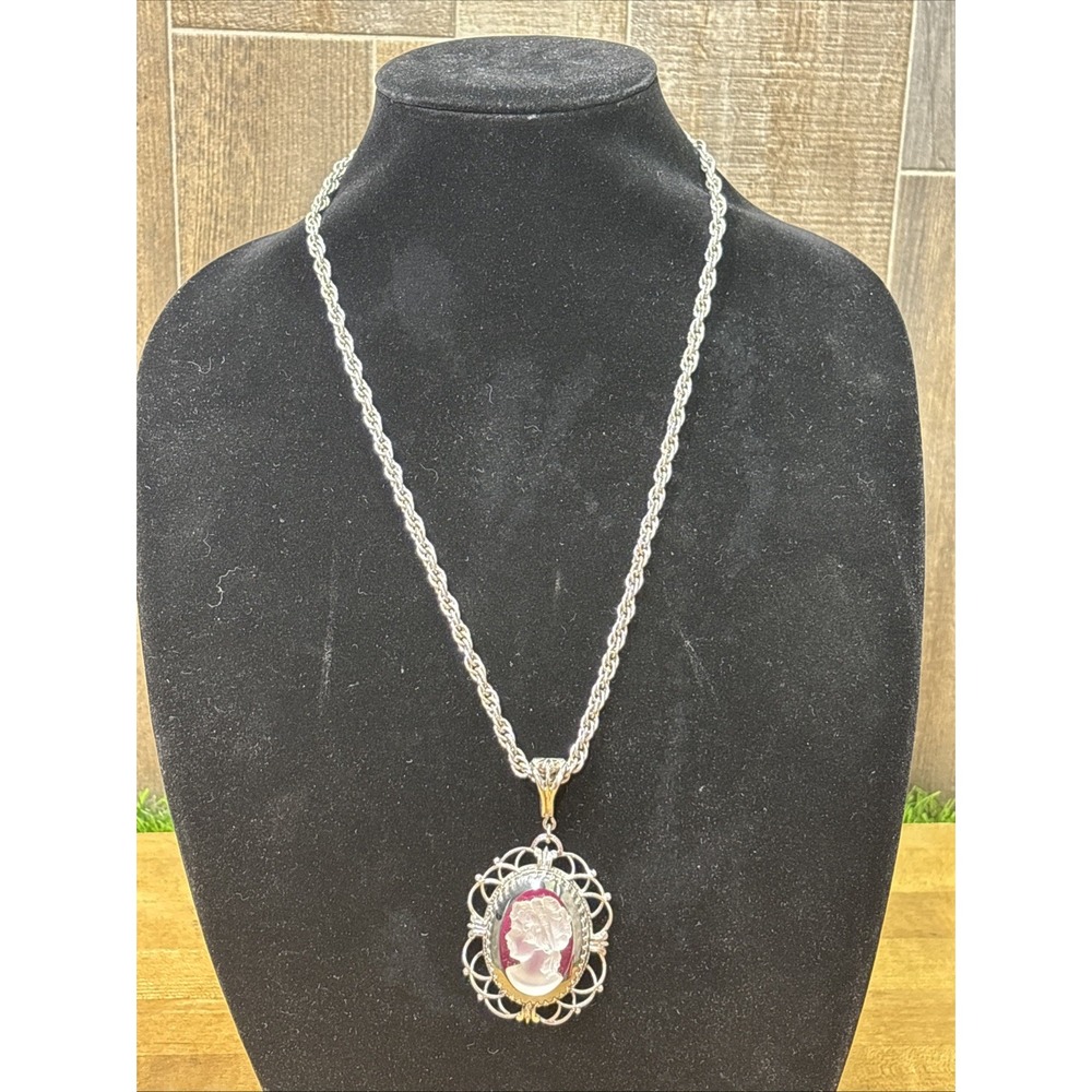 Vintage Whiting & Davis Silver Tone Frosted Glass Cameo Pendant Necklace